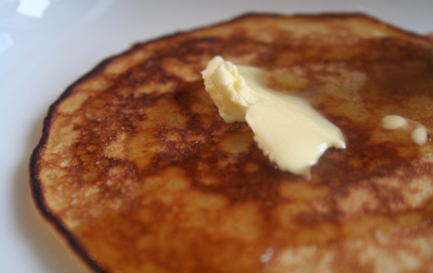 panacakes with maple syrup and butter